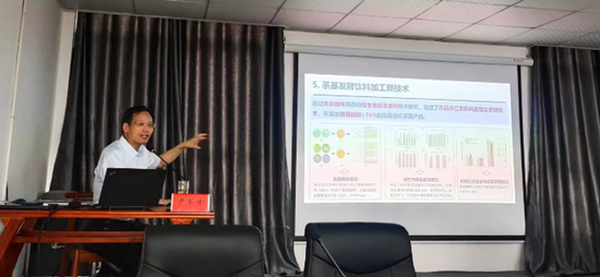 產(chǎn)業(yè)專家團(tuán)在貴州晴隆縣開展技術(shù)培訓(xùn)_副本.png